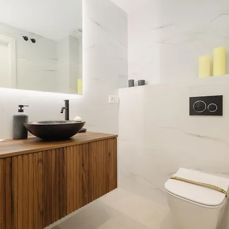 Modern First Floor Apartment, With Private Terrace Garden And Barbecue, In First Line Of Aloha Golf, In Nueva Andalucia Apartment *