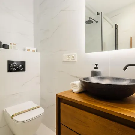 Apartment Modern First Floor Apartment, With Private Terrace Garden And Barbecue, In First Line Of Aloha Golf, In Nueva Andalucia Marbella